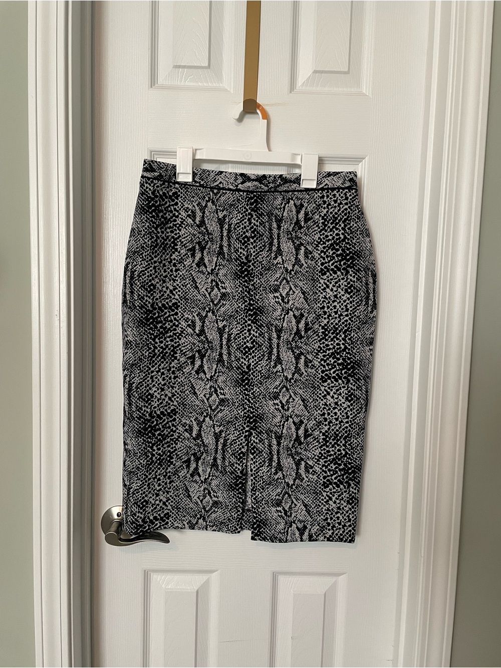 Who What Wear black and white snakeskin print pencil skirt